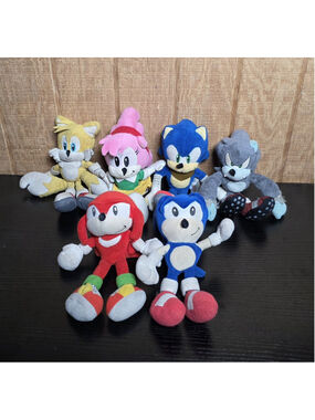 Sonic the Hedgehog Jazwares Lot And Sonic BOOM Tails Knuckles Amy Plushie Set